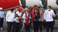 sambut-kedatangan-jokowi-di-saumlaki